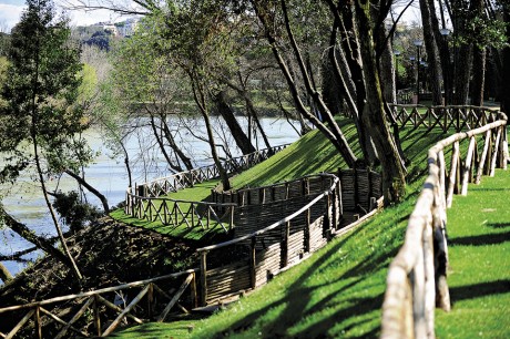 La passeggiata sul greto del fiume del Circolo Canottieri Aniene