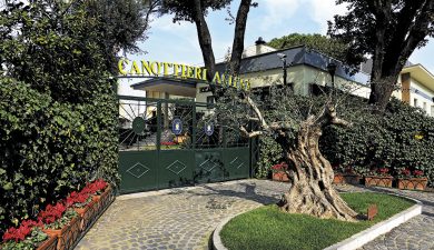 L'ingresso del Circolo Canottieri Aniene