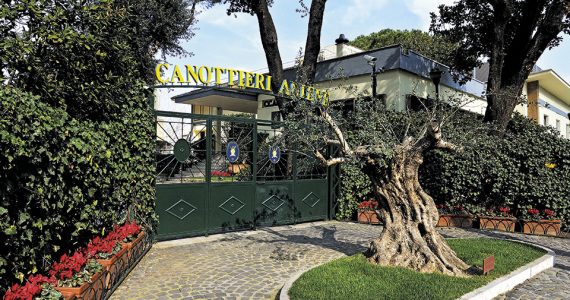 L'ingresso del Circolo Canottieri Aniene
