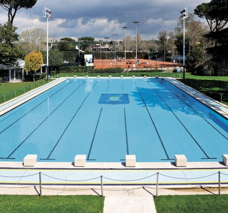 La piscina esterna del Circolo Canottieri Aniene