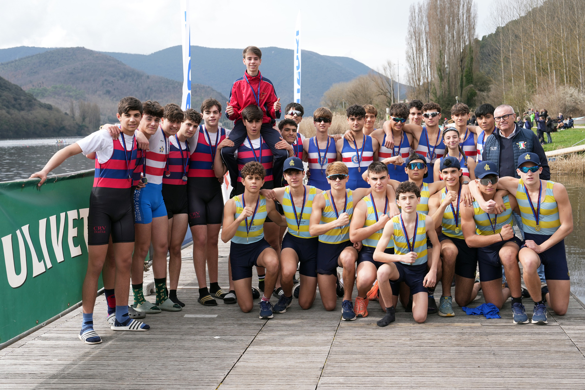 Canottaggio, l'otto Aniene U17 vince con i figli d'arte