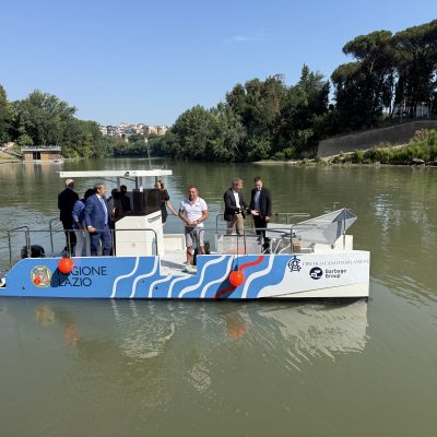 Pelikan Eco 23, varata all'Aniene la barca per pulire il Tevere