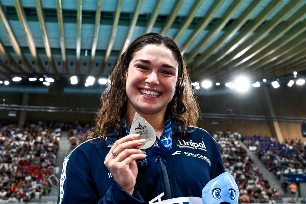 Nuoto/Benedetta Pilato, l’argento nei 50 rana la rende fiera. È seconda anche con la staffetta