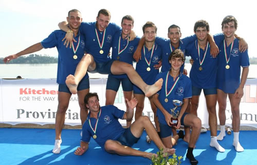 L'otto con Under 23: Claudio Petrillo, Vincenzo Capelli, Andrea Serventi, Francesco Rubano, Alessandro De Silva, Andrea Eleuteri, Filippo Raschi, Andrea Palmisano Tim. Nicolo' Bardi